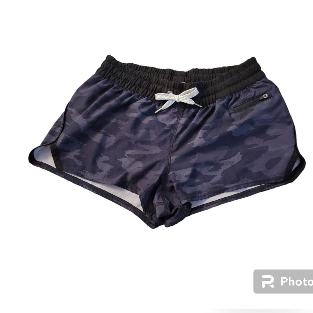 Vuori Womens Clementine Athletic Shorts Sz S Small Black Watercolor Camo Running